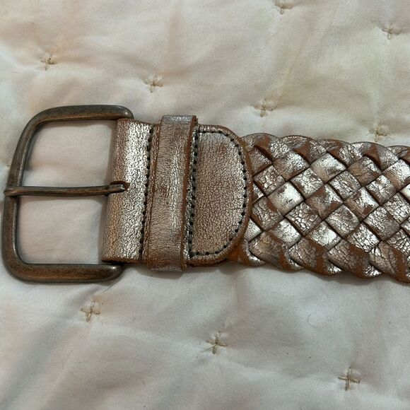 Fossil, metallic, weave leather belt with silver metallic sheen. - Picture 6 of 9